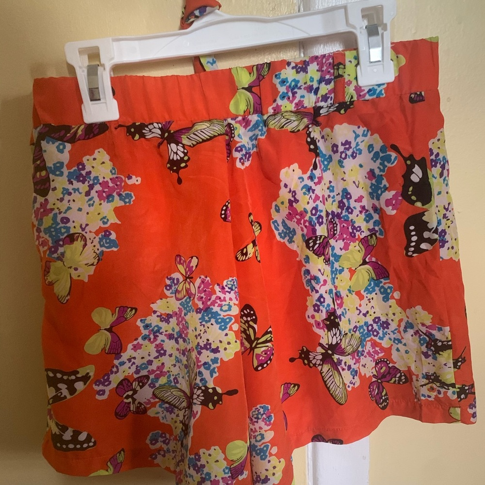 Floral shorts with butterflies